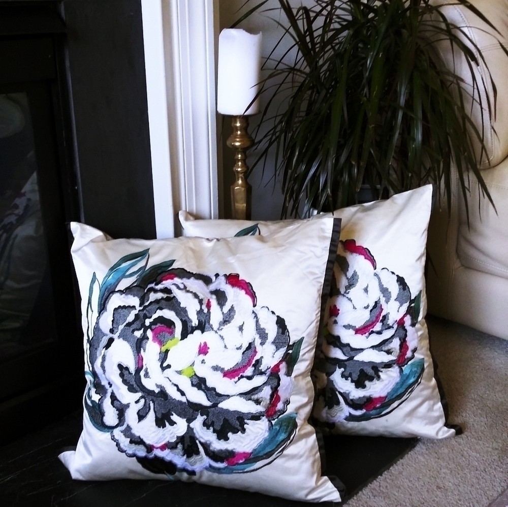 Designers Guild‎ set/2 pillow shams embroidered…